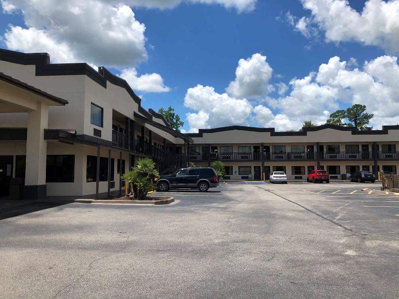 Riverfront Inn - carbon neutral hotel in Conway