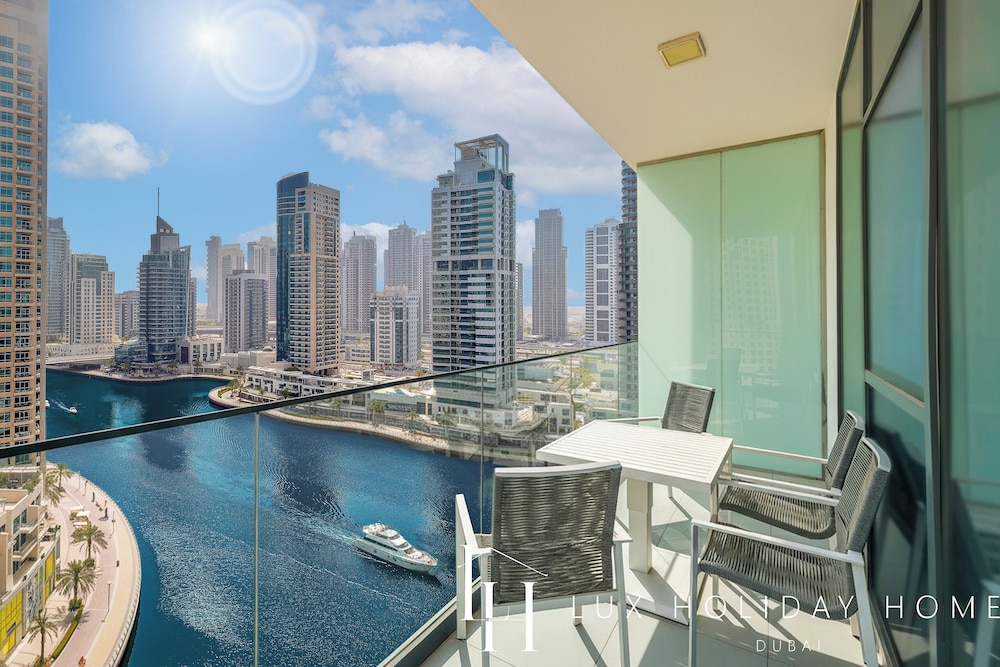 LUX Contemporary Suite Marina View 3 — 4-Star Luxury Hotel in Dubai, United Arab Emirates