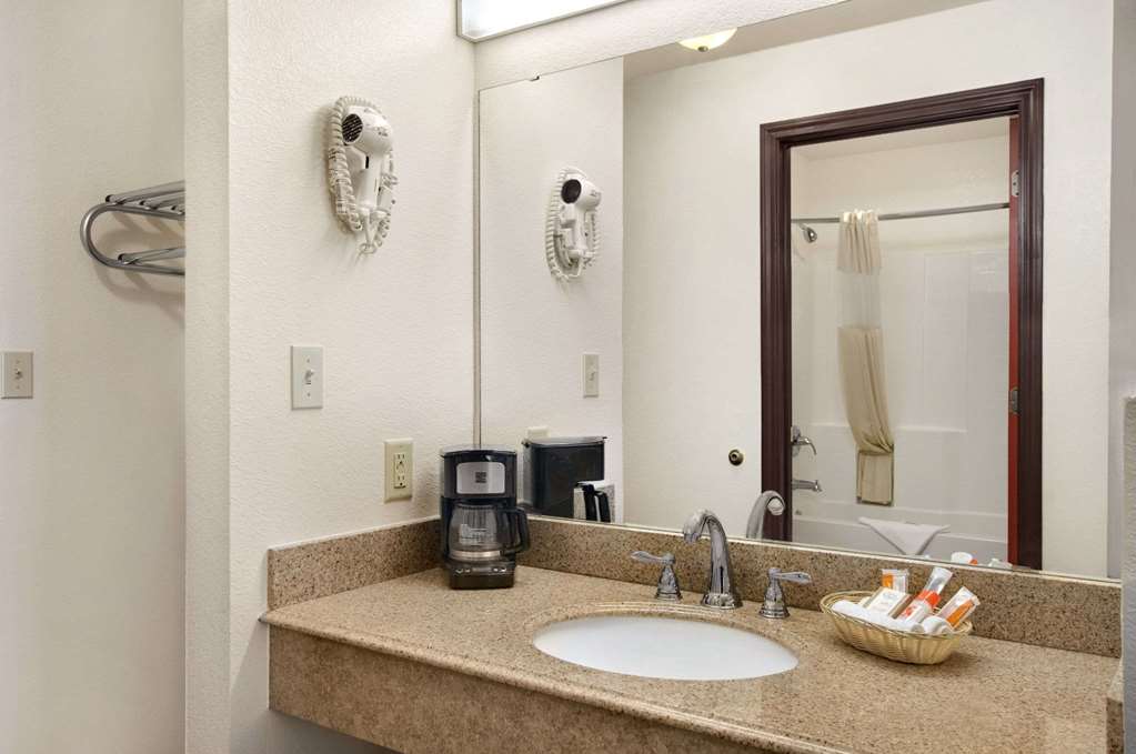 Howard Johnson by Wyndham Lubbock TX - photo 6