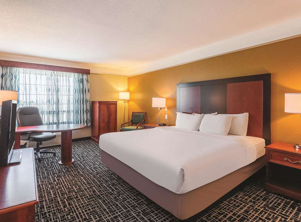 La Quinta Inn & Suites by Wyndham Deming - photo 12