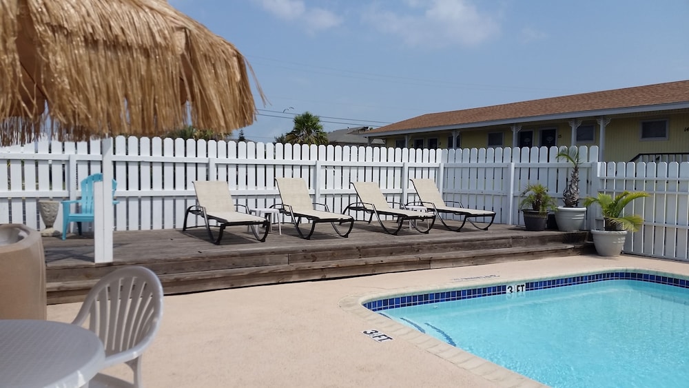 Amelia's Landing Hotel - photo 42