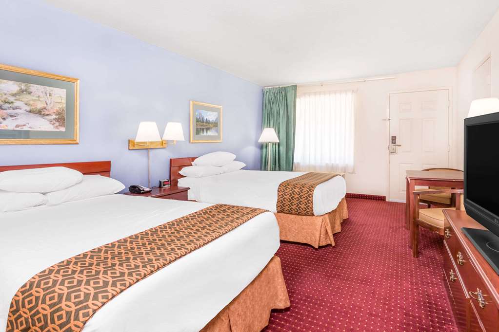 Days Inn by Wyndham Lavonia - photo 8