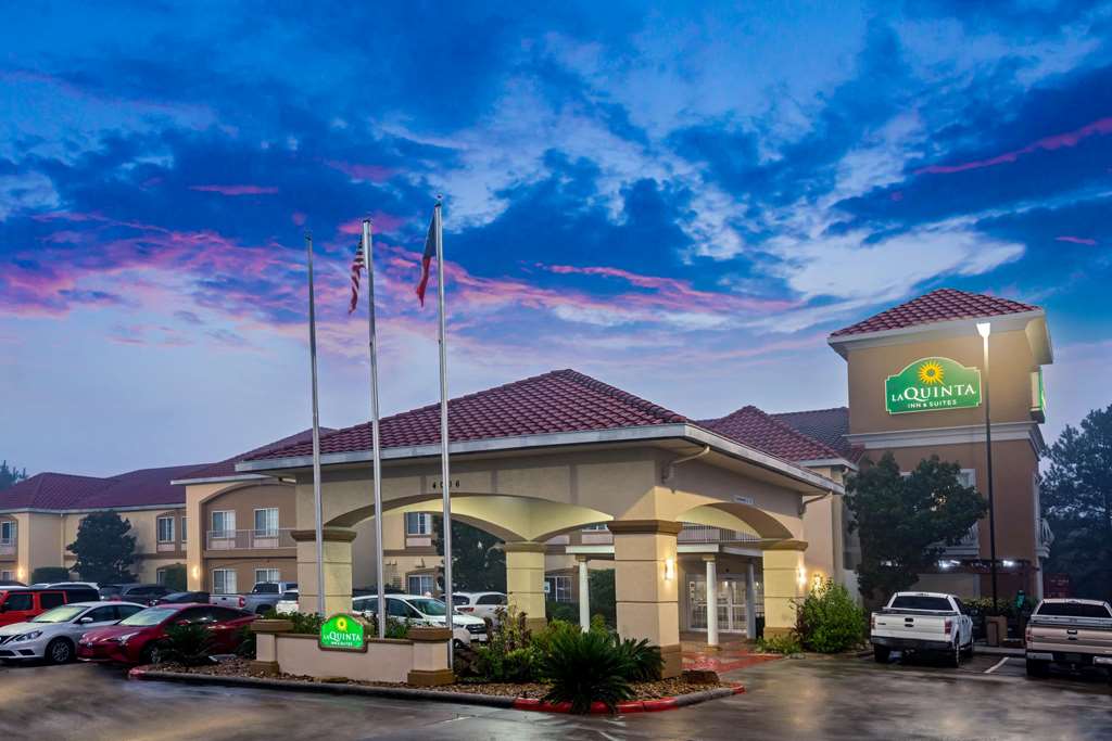 La Quinta Inn & Suites by Wyndham Conroe - photo 4