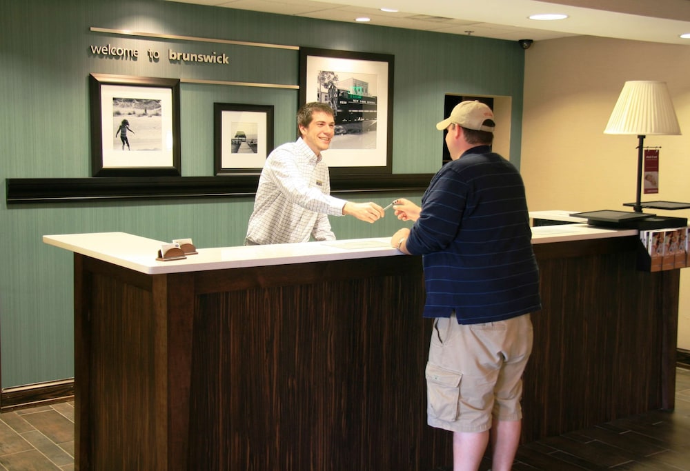 Hampton Inn & Suites Brunswick - photo 4