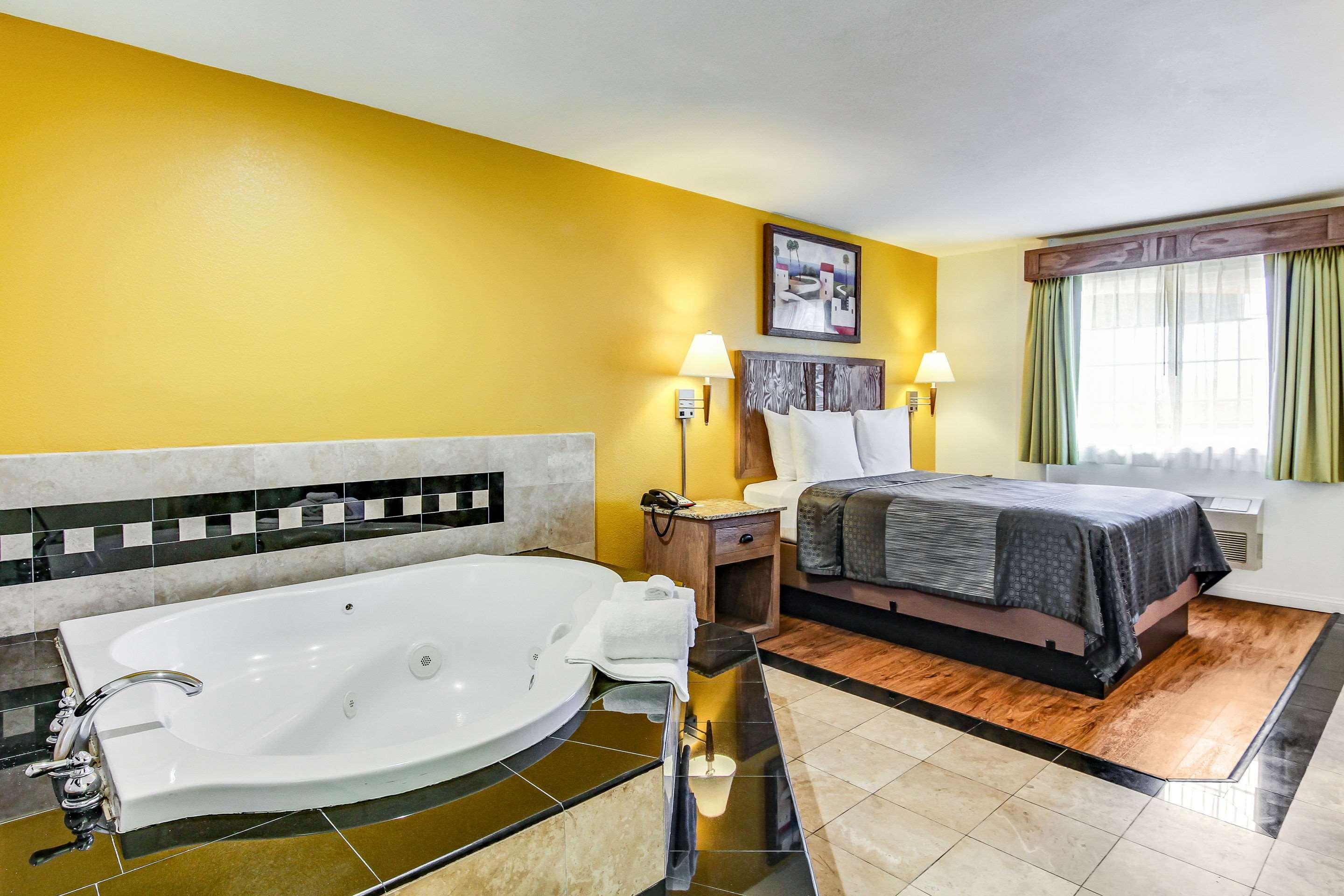 Rodeway Inn San Ysidro - photo 37