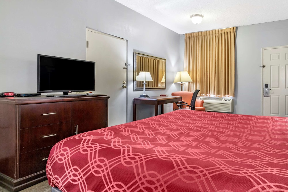 Econo Lodge Junction - photo 18