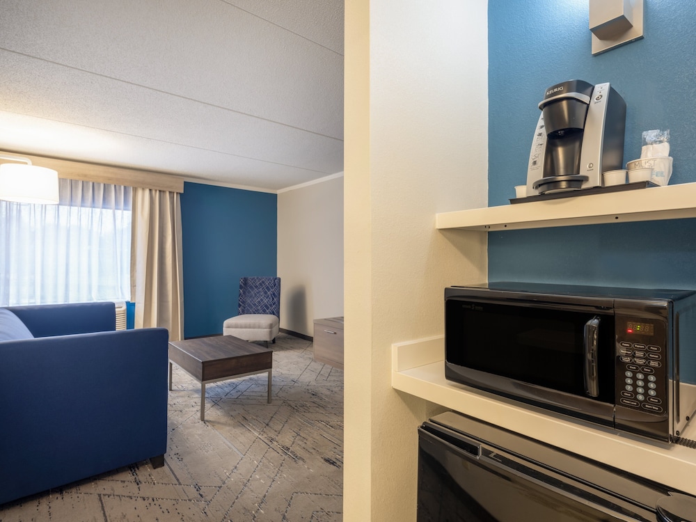 Holiday Inn Express Greensboro I 40 at Wendover an Ihg Hotel - photo 18