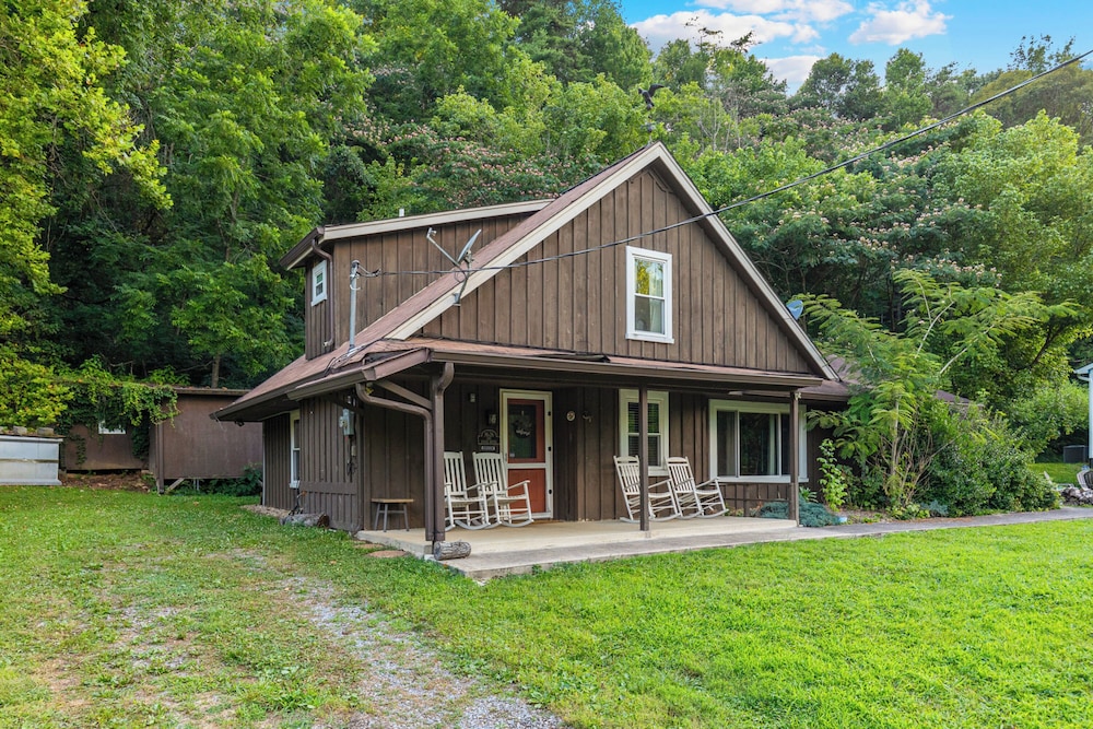 River Oasis - carbon neutral hotel in Sevierville
