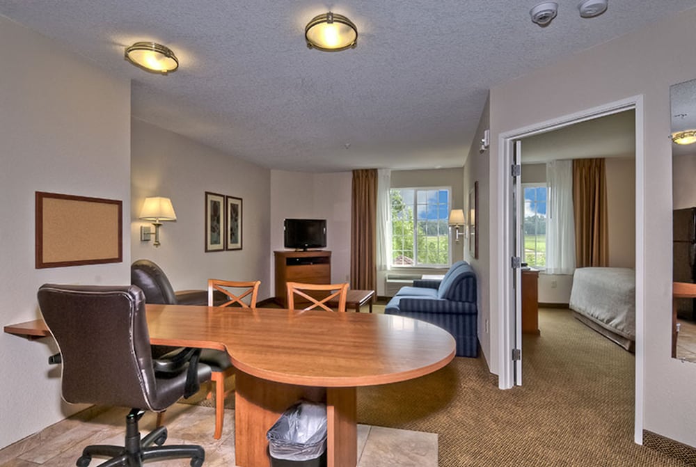 Candlewood Suites Burlington South by IHG - photo 7