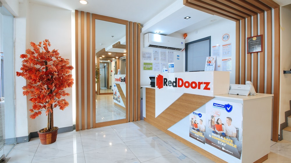 RedDoorz Plus @ Jardin Suites Guadalupe Nuevo in Makati City, Philippines