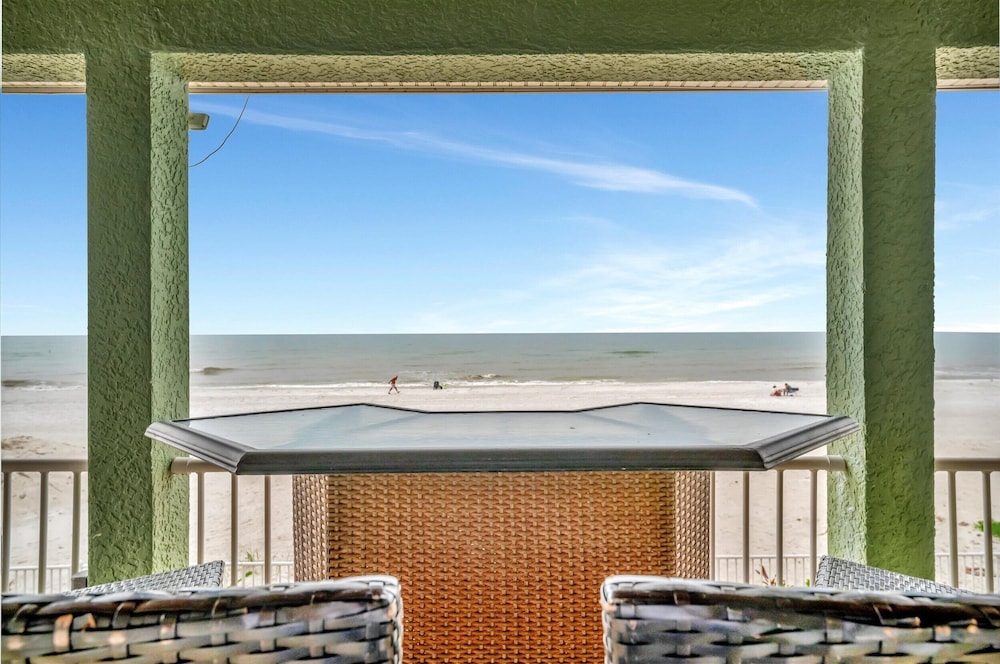 Stones Throw Beachfront Luxury Suites - photo 54