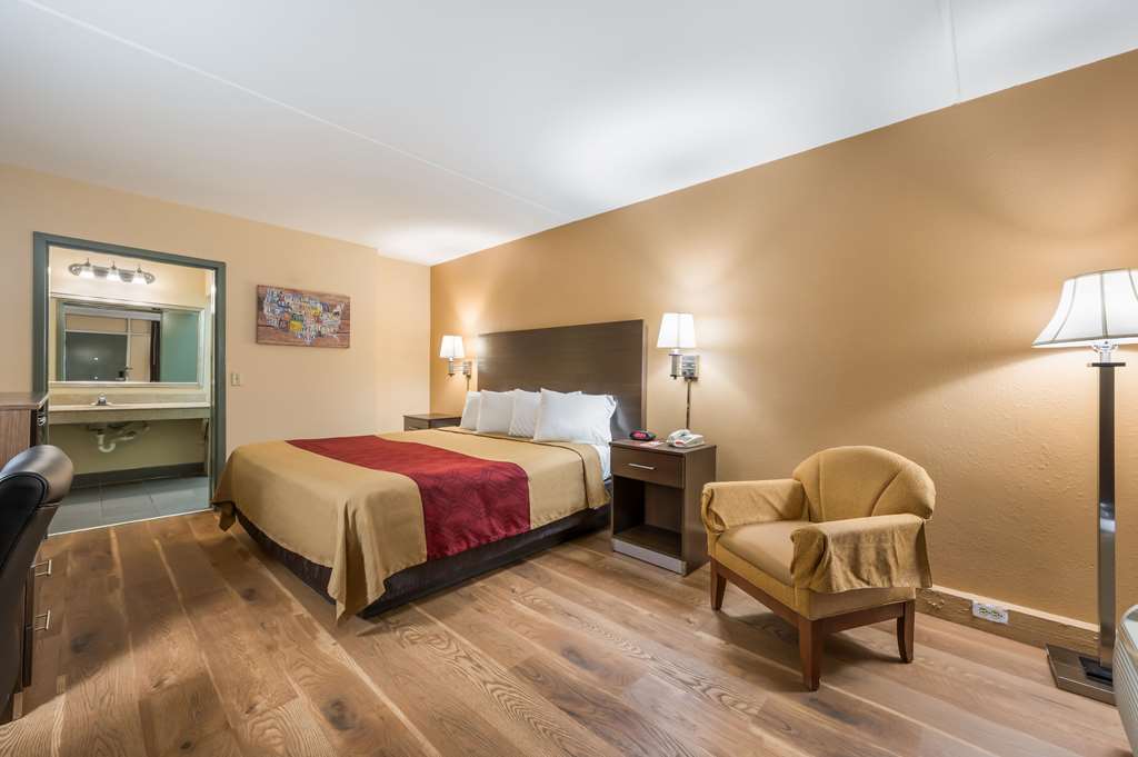 Econo Lodge Cullman South - photo 10