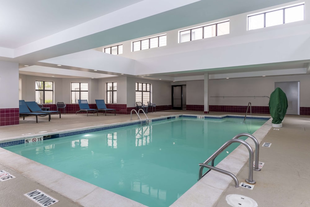 Hampton Inn & Suites St. Louis Chesterfield - photo 49