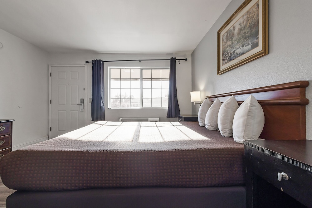 Grace Light Inn - photo 13