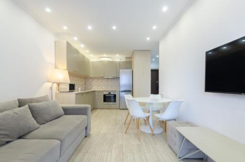 ВВВ 3 143 Central Park John McCain 7 Kyiv centre fantastic city view 15 kW backup power Petrovdom Apartment — 4-Star Luxury Hotel in Kyiv, Ukraine