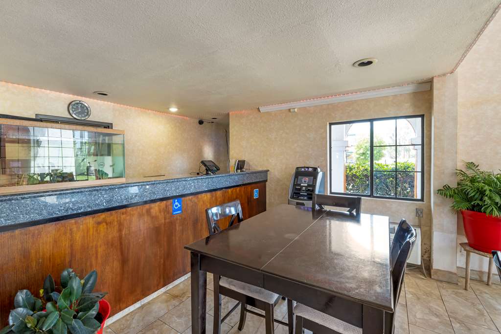 Econo Lodge Moreno Valley - photo 4