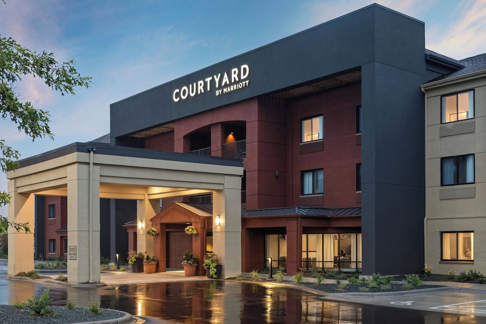 Courtyard Minneapolis St. Paul Roseville by Marriott in Roseville, United States