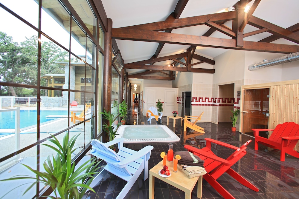Albirondack Park Camping Lodge and Spa — 4-Star Luxury Hotel in Albi, France