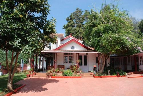 Colonial 4 B R Home Great for Families Coonoor — 4-Star Luxury Hotel in Ooty, India