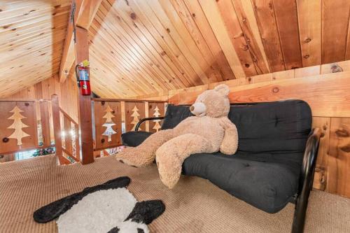 Paradise Cabin — 4-Star Luxury Hotel in Big Bear City, United States