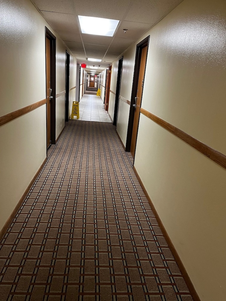 Super 8 by Wyndham Smithville Kansas City - photo 23