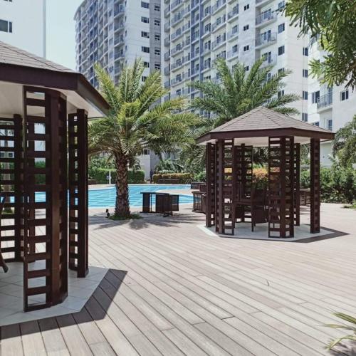 Cozy 2BR corner unit in a prime location your perfect city home — 4-Star Luxury Hotel in Manila, Philippines