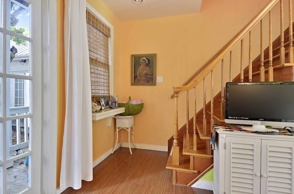 Tranquility by Avantstay Close to Duval St w BBQ & Shared Pool - photo 14