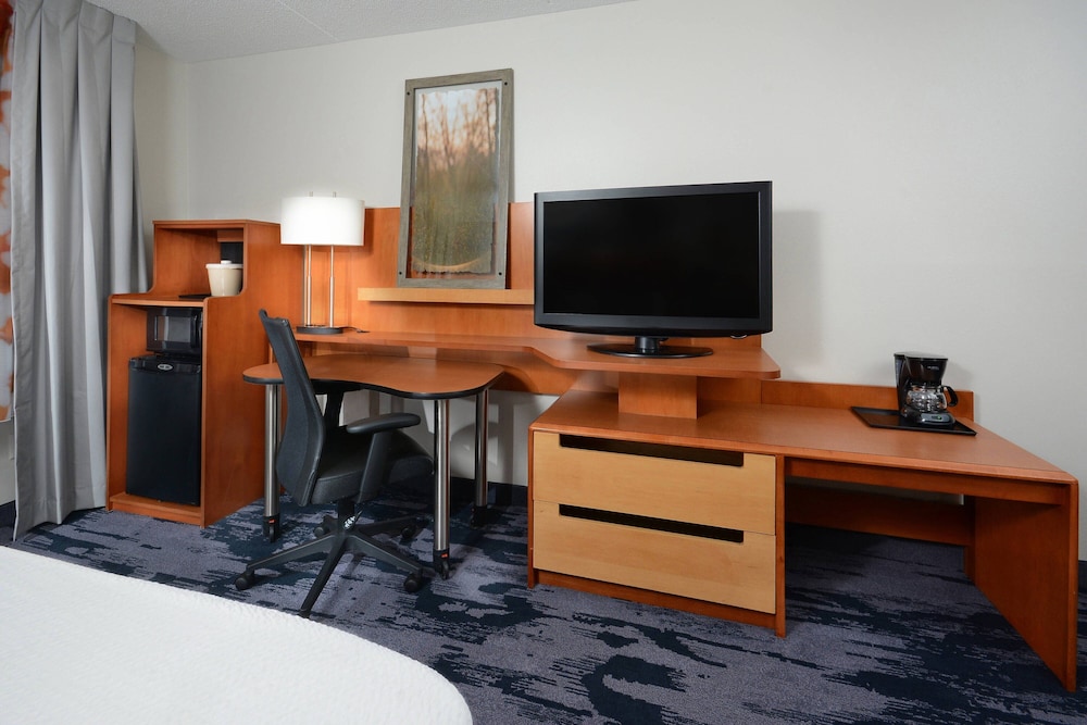 Fairfield Inn & Suites by Marriott Charlottesville North - photo 11