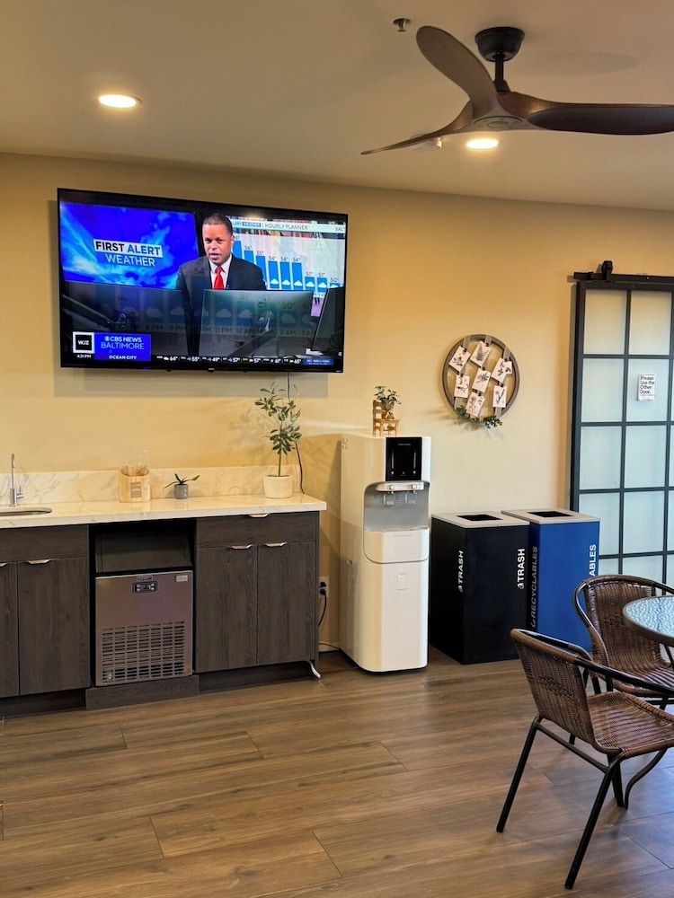 GreenTree Inn & Suites Alhambra - photo 10