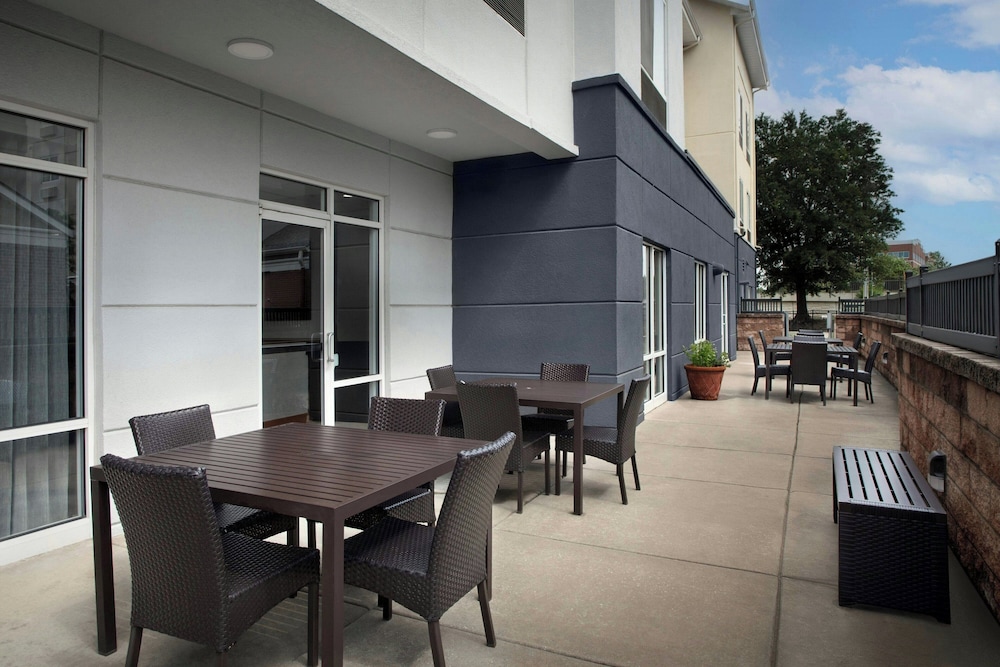 Fairfield Inn & Suites by Marriott Rogers - photo 25