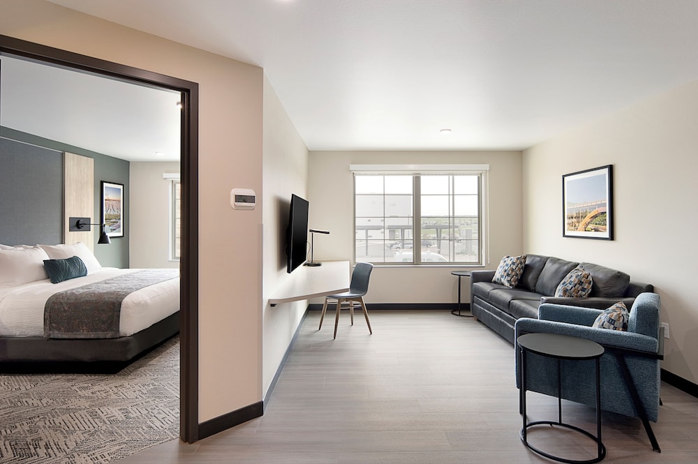 ClubHouse Hotel & Suites Rapid City - photo 8