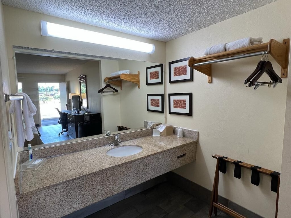 Rodeway Inn Walterboro I 95 - photo 22