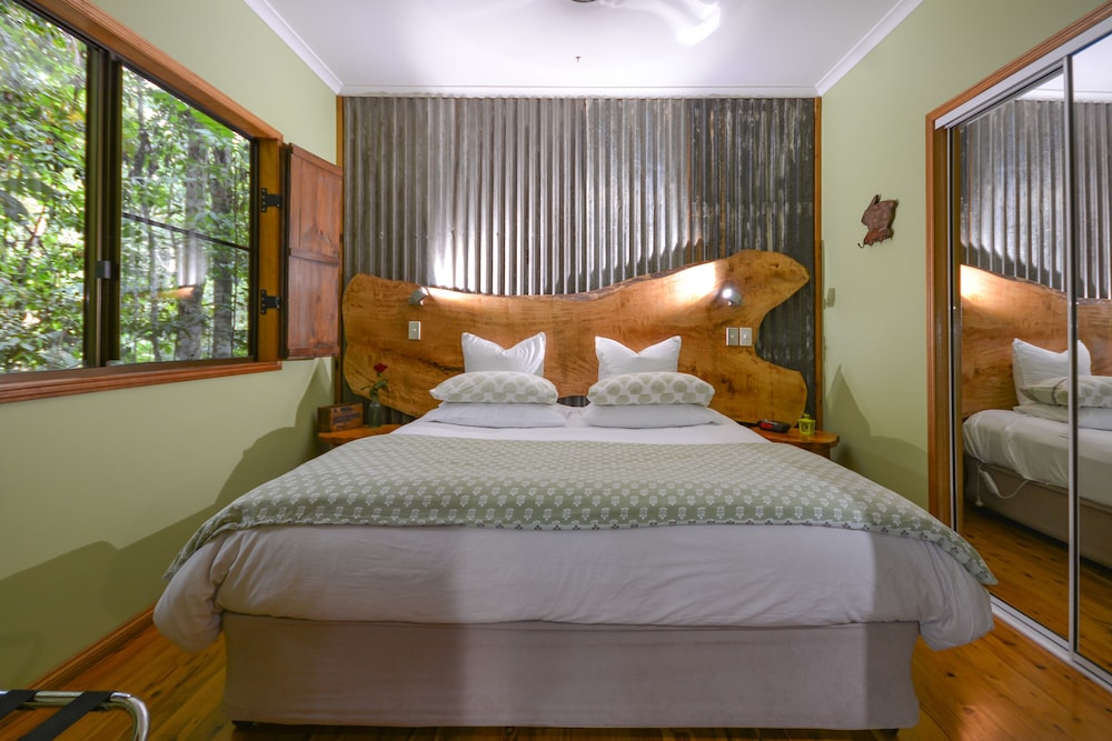 Crater Lakes Rainforest Cottages — 5-Star Luxury Hotel in Yungaburra, Australia