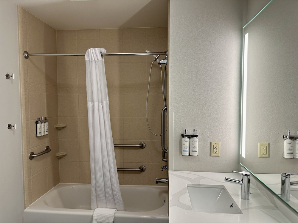 Staybridge Suites Milwaukee West Oconomowoc by IHG - photo 37