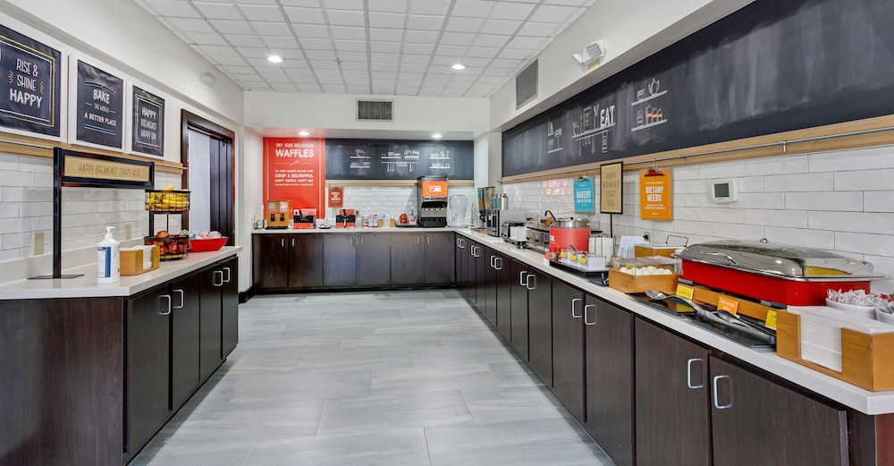 Hampton Inn Houston Pearland - photo 43