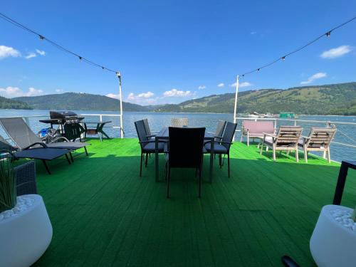 Casa pe lac Bicaz — 4-Star Luxury Hotel in Bicaz, Romania