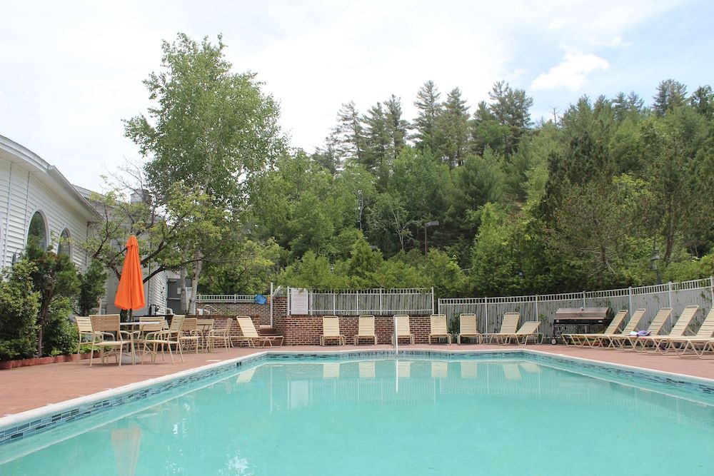 Copperfield Inn Resort — hotel in Johnsburg