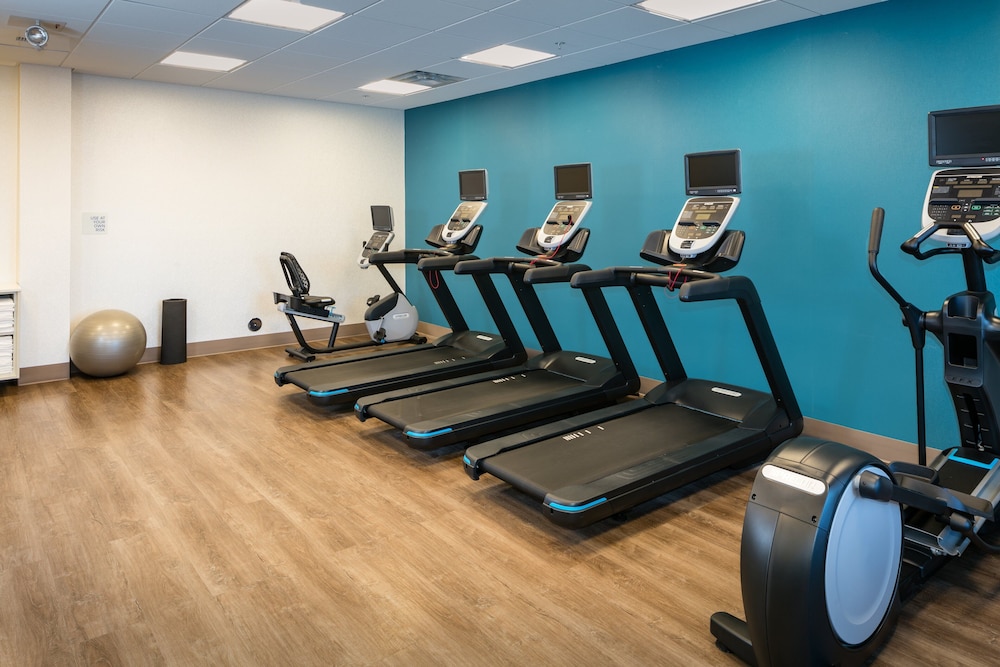 Holiday Inn Express & Suites Bend South by IHG - photo 32