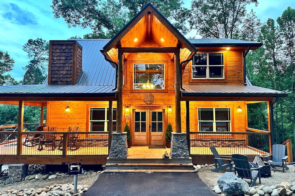 Smoky Mist Ridge NEW Relaxing Luxury Cabin Getaway — 4-Star Luxury Hotel in Gatlinburg, United States