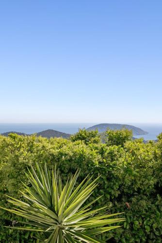 Sea Breeze Retreat with Private Pool — Saronida — photo 3