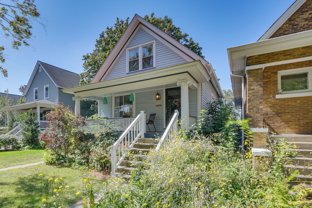 Classic Forest Park Foursquare 1 Mi to Blue Line in Forest Park, United States