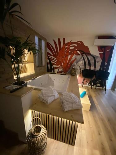 Secret suite con idromassaggio — 4-Star Luxury Hotel in Soriano Nel Cimino, Italy