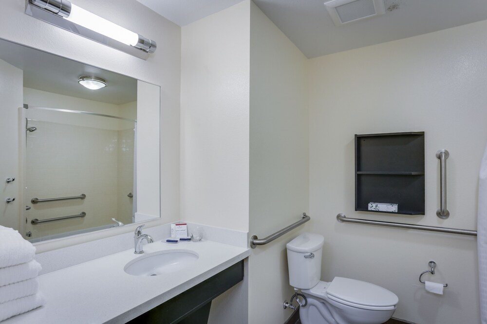 Candlewood Suites College Station At University by IHG - photo 32