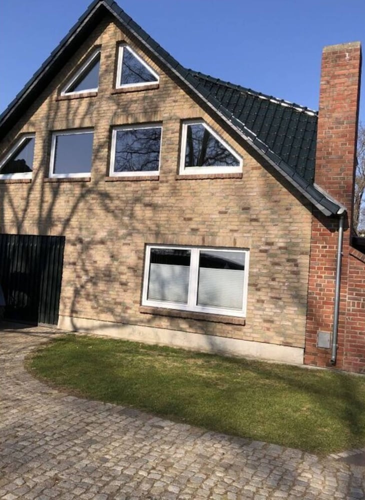 Holiday Home Tonn Modern Retreat — 4-Star Luxury Hotel in Neustrelitz, Germany