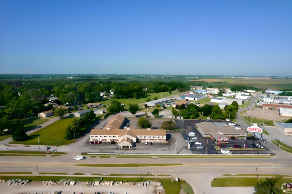 I 80 Inn & Suites - photo 20