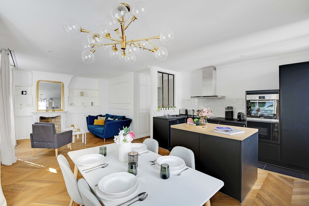 Trendy Apartment 2br 4p Saintonge le Marais — 4-Star Luxury Hotel in Paris, France