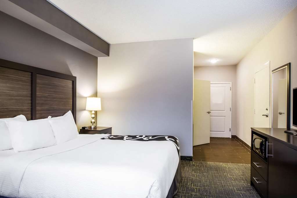 La Quinta Inn & Suites by Wyndham Lynchburg at Liberty Univ. - photo 27