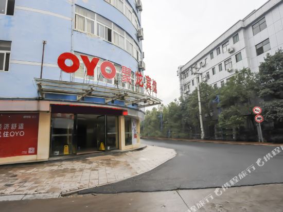Julong Hotel — hotel in Quanjiang