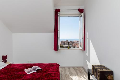 Red Wine Apartments