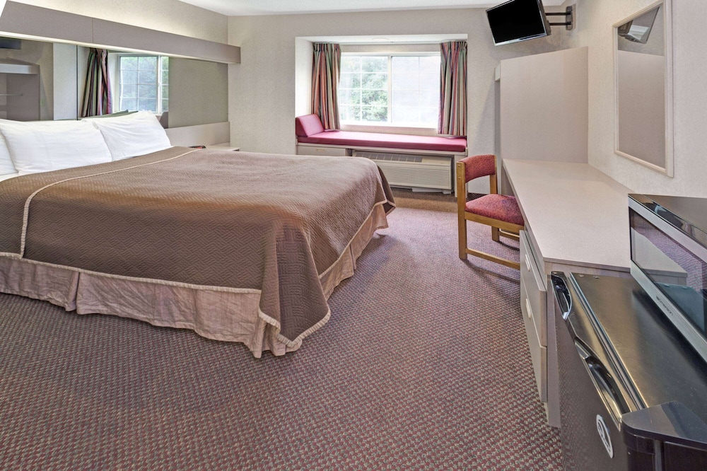 Red Lion Inn & Suites Elk Grove Village - photo 19